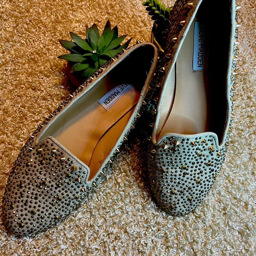 Grannite Steve Madden spiked gold shoes